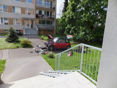 servis před domem.JPG